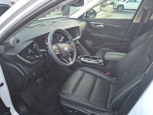 Used 2023 Buick Envision Essence image 2