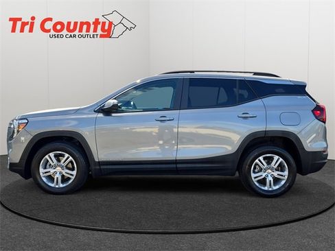 Used 2024 GMC Terrain SLE w/ Driver Convenience Package image 5