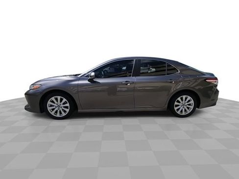 Used 2018 Toyota Camry LE w/ Convenience Package image 5