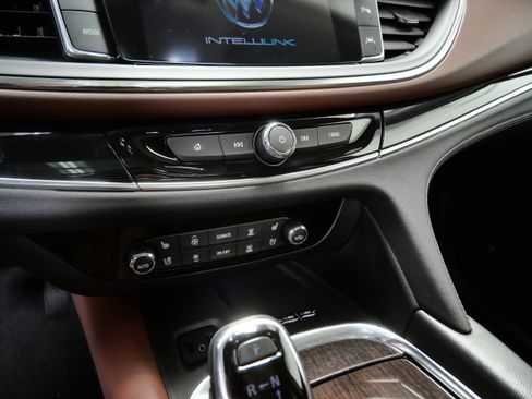 Used 2019 Buick Enclave Avenir w/ Avenir Technology Package AWD/4WD image 20
