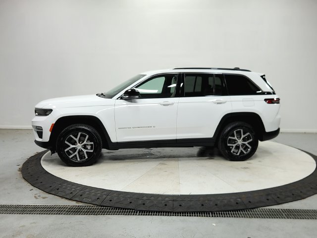 Used 2024 Jeep Grand Cherokee Limited AWD/4WD image 5
