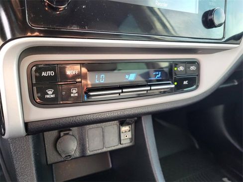 Used 2019 Toyota Corolla LE image 9