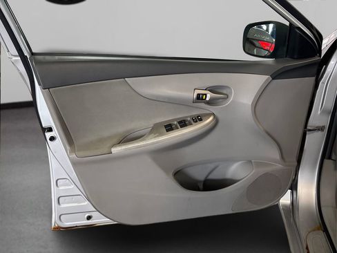 Used 2010 Toyota Corolla S image 22