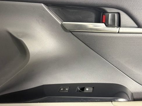 Used 2018 Toyota Camry LE w/ Convenience Package FWD image 28