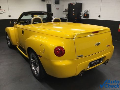 Used 2003 Chevrolet SSR w/ Preferred Equipment Group image 7