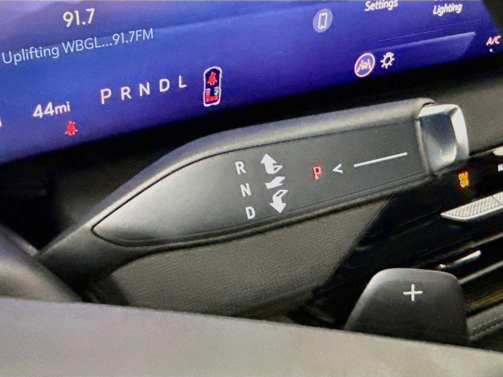 Used 2025 Buick Enclave Sport Touring w/ Power Package FWD image 17