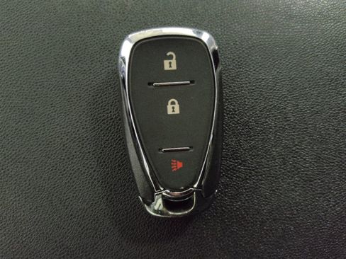 Used 2021 Chevrolet Equinox LS w/ LPO, Cargo Package FWD image 32