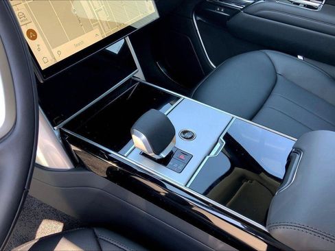 New 2025 Land Rover Range Rover Long Wheelbase SE AWD/4WD image 14