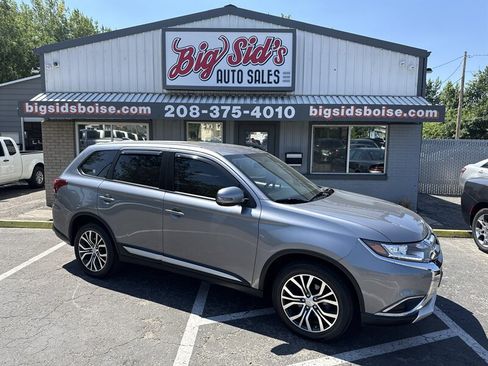 Used 2017 Mitsubishi Outlander SE AWD/4WD image 1