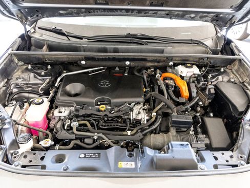 Used 2021 Toyota RAV4 LE w/ Carpet Mat Package (TMS) AWD/4WD image 31
