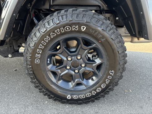 Certified 2023 Jeep Gladiator Willys image 14