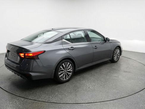 Used 2025 Nissan Altima 2.5 SV FWD image 9
