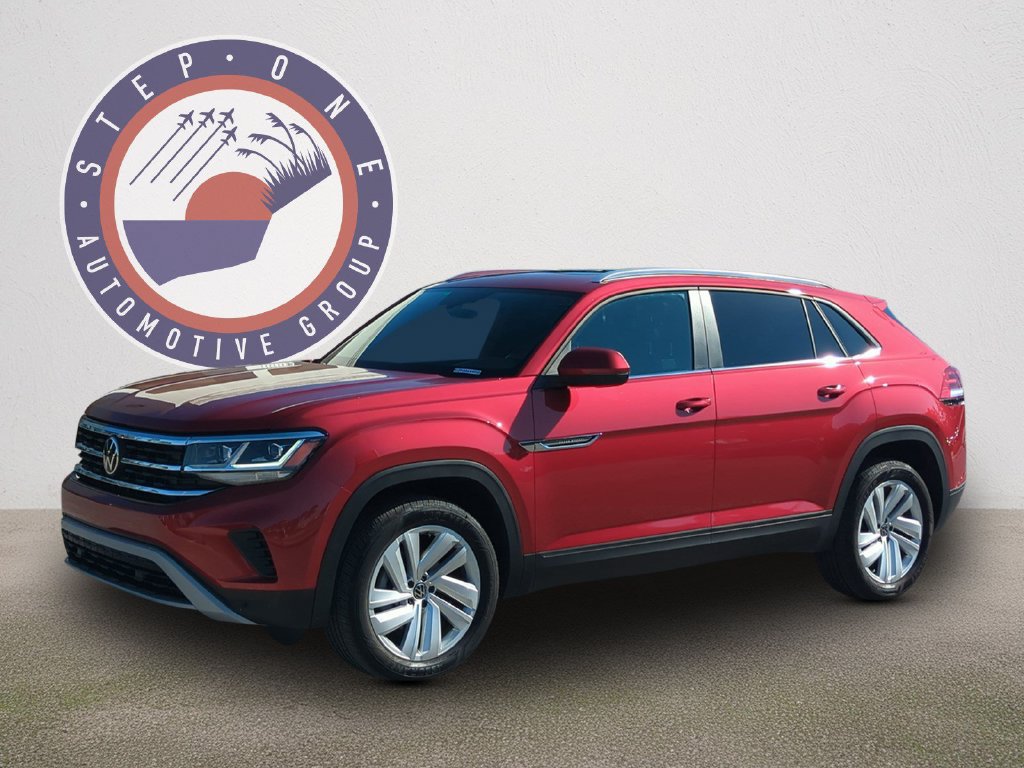 Used 2023 Volkswagen Atlas Cross Sport SE w/ Panoramic Sunroof Package FWD image 2