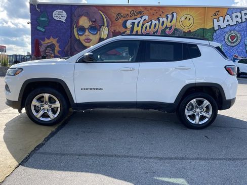 Used 2024 Jeep Compass Latitude AWD/4WD image 2