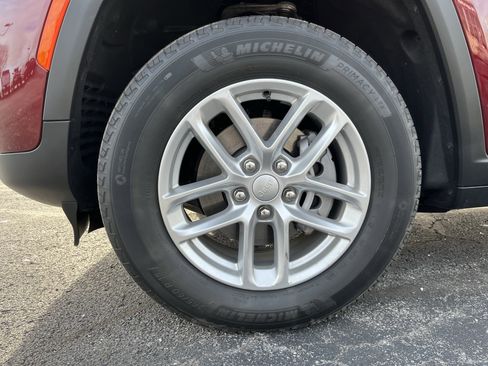 Used 2025 Jeep Grand Cherokee Laredo X w/ Luxury Tech Group I image 11