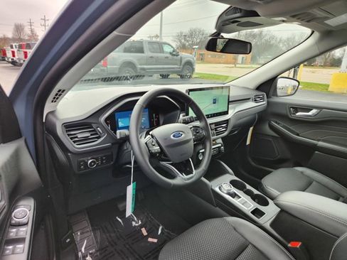 New 2026 Ford Escape SE image 2