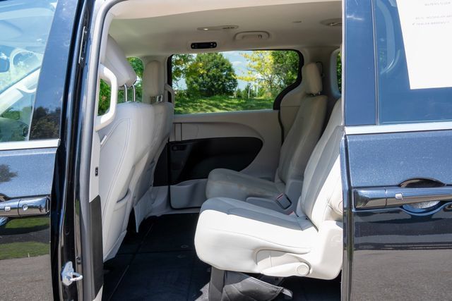 Used 2017 Chrysler Pacifica Touring FWD image 51