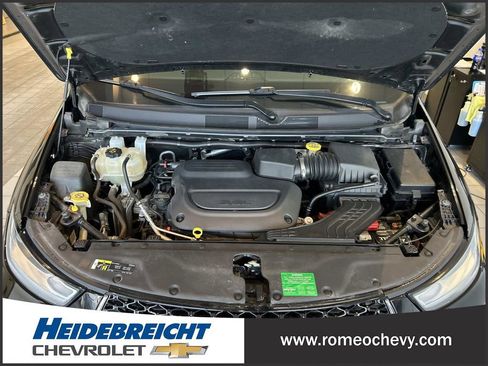 Used 2021 Chrysler Pacifica Limited w/ Uconnect Theater Family Group image 10