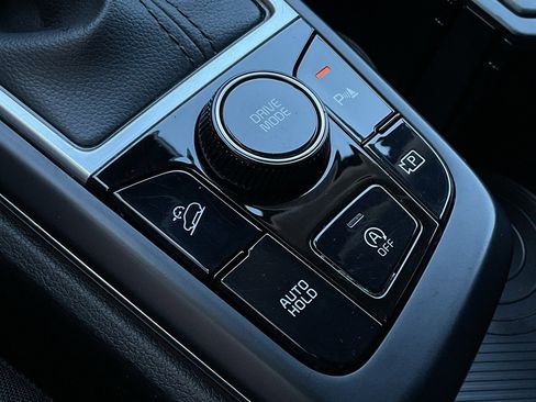 Used 2025 Kia Sportage LX image 36