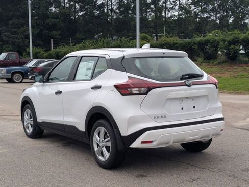 New 2025 Nissan Kicks Play S image 5