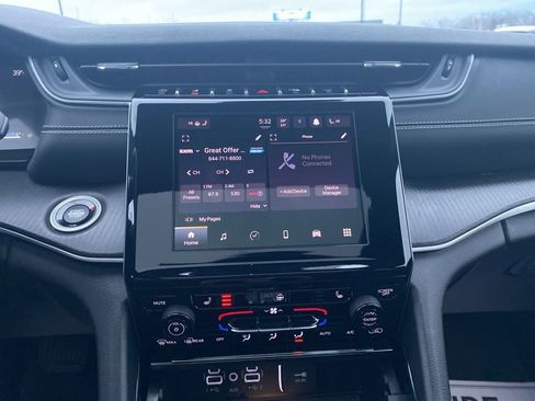 Used 2023 Jeep Grand Cherokee L Laredo image 34