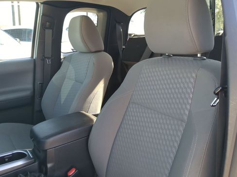 Used 2022 Toyota Tacoma SR5 w/ SR5 Appearance Package (SM) image 10