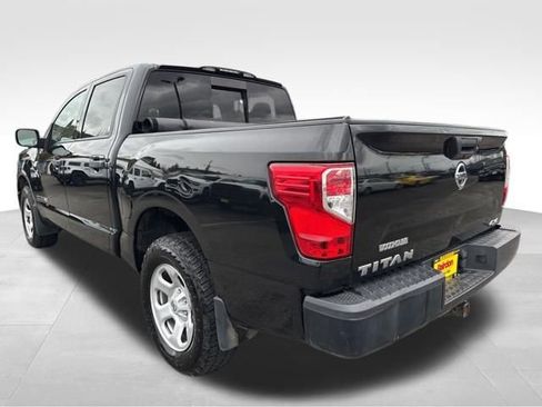 Used 2019 Nissan Titan S image 5