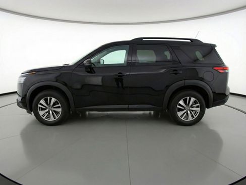 Used 2025 Nissan Pathfinder SV FWD image 5