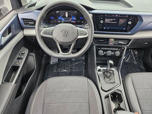 Used 2024 Volkswagen Taos SE image 15
