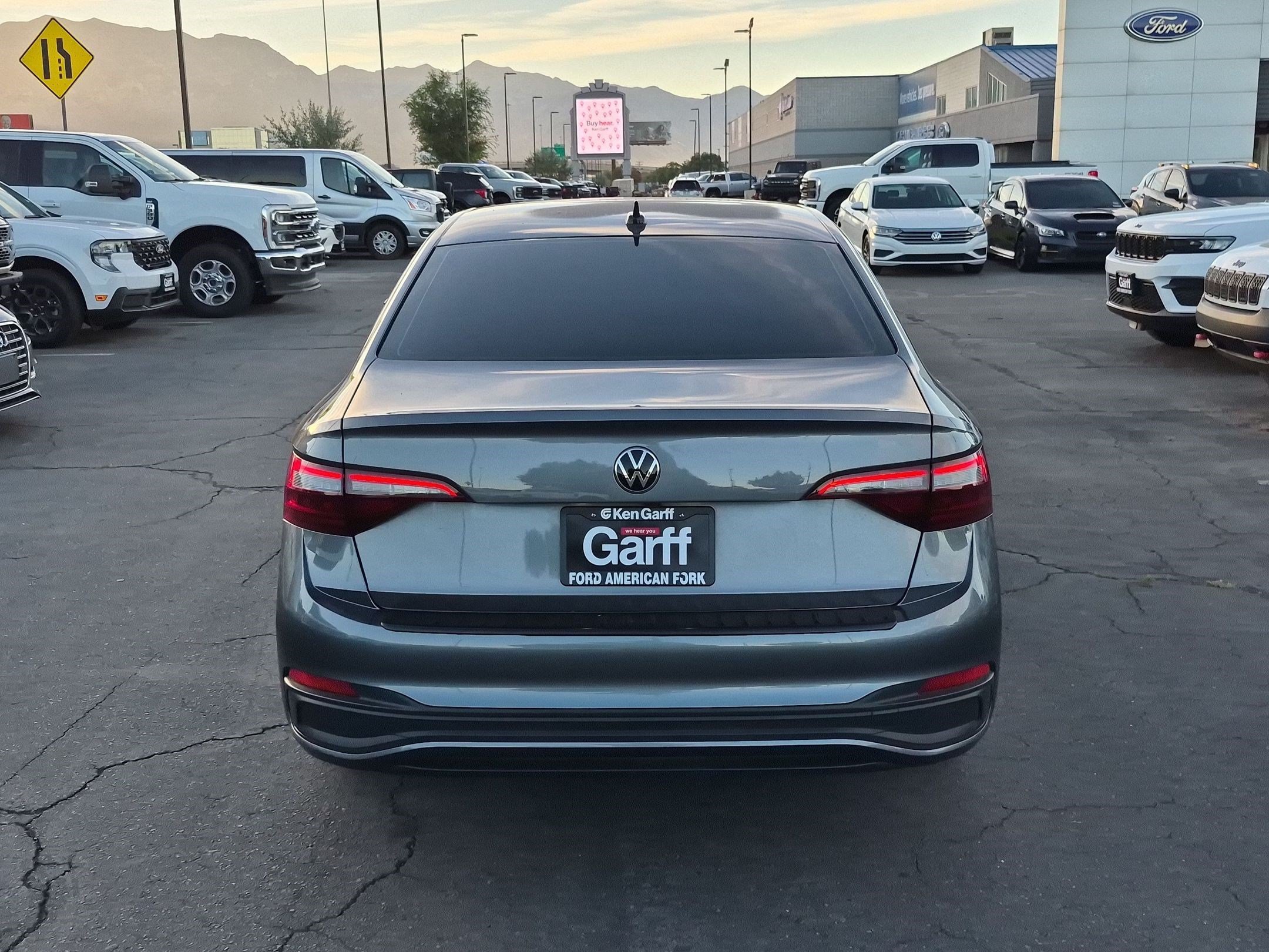 Used 2024 Volkswagen Jetta SE FWD image 7