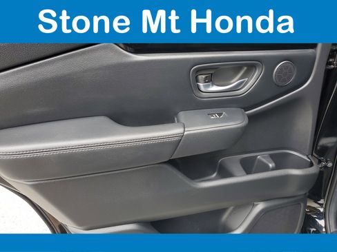 Used 2025 Honda Pilot EX-L image 13