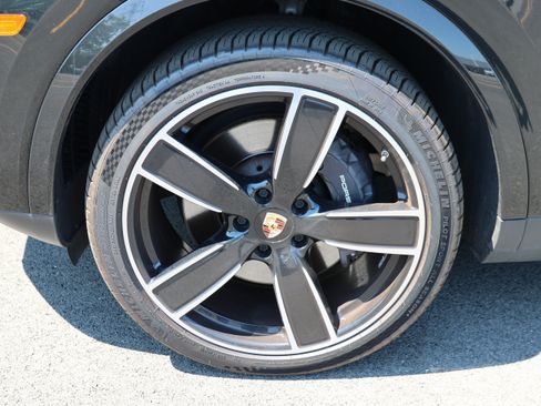 Used 2023 Porsche Cayenne Platinum Edition AWD/4WD image 10