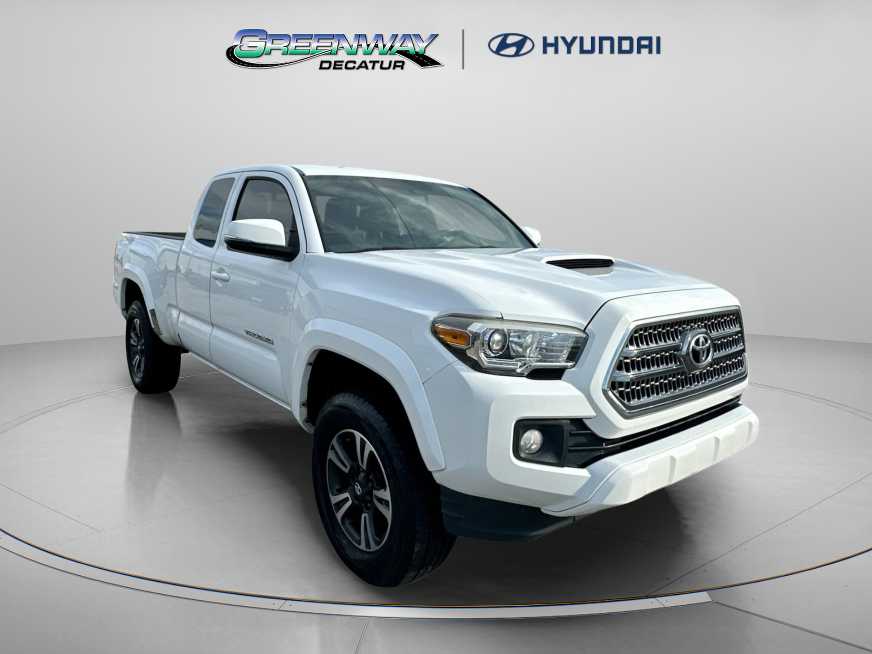 Used 2017 Toyota Tacoma TRD Sport w/ Tow Package (A/T) AWD/4WD image 1