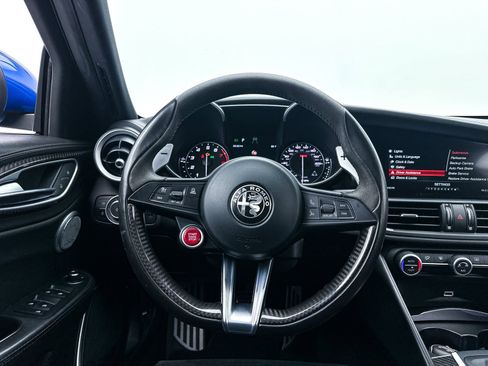 Used 2018 Alfa Romeo Giulia Quadrifoglio w/ Driver Assist Dynamic Package image 29