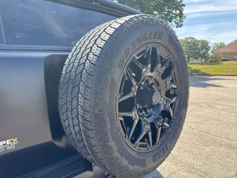 Used 2024 GMC Hummer EV 3X AWD/4WD image 32