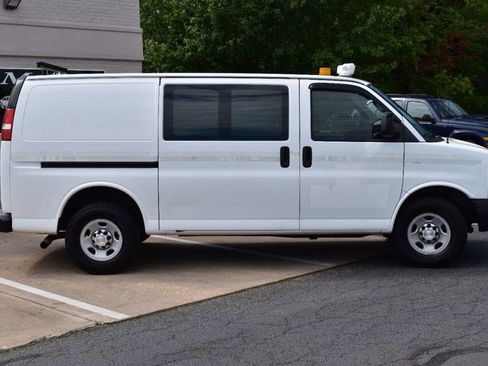 Used 2014 Chevrolet Express 2500 image 4