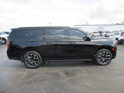 Used 2023 Chevrolet Suburban RST AWD/4WD image 5