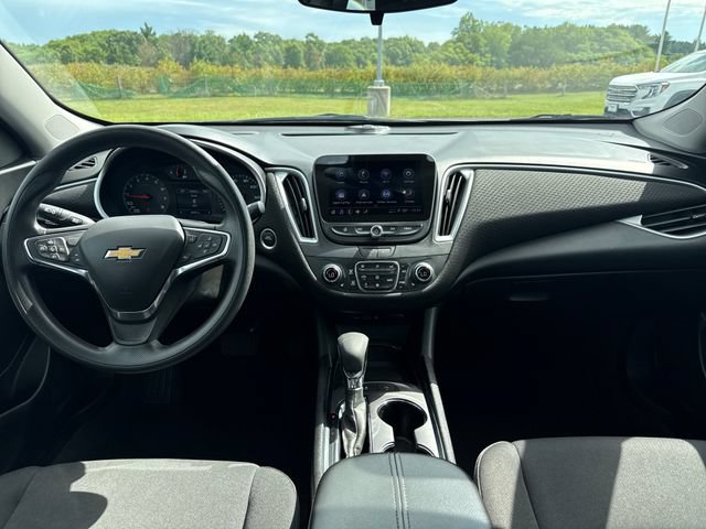 Used 2025 Chevrolet Malibu LT FWD image 13