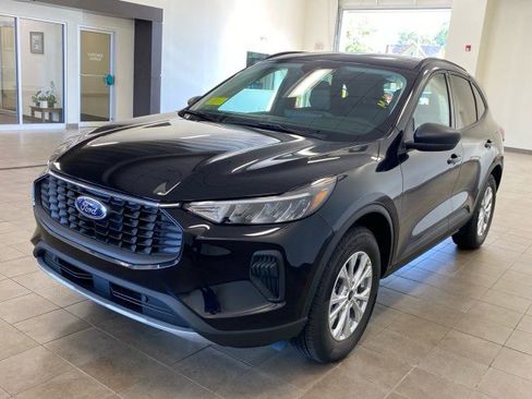 New 2025 Ford Escape Active w/ Active Premium Tech Pack image 4