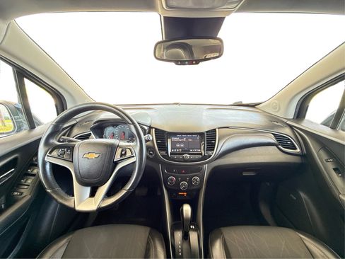 Used 2018 Chevrolet Trax LT w/ Sun & Sound Package AWD/4WD image 24