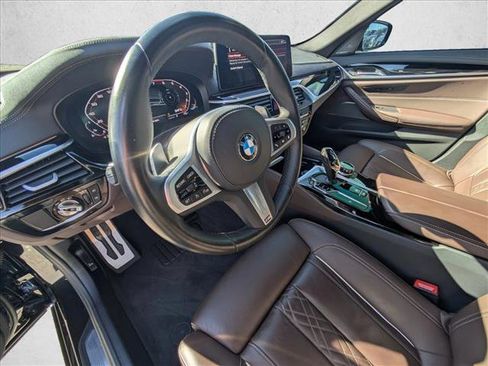 Used 2023 BMW M550i xDrive w/ Dynamic Handling Package image 10