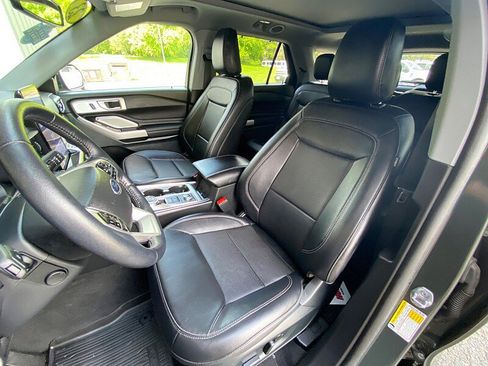 Used 2023 Ford Explorer Limited w/ Limited Technology Package AWD/4WD image 24