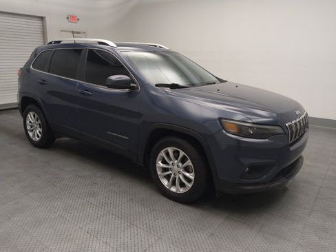 Used 2019 Jeep Cherokee Latitude w/ Cold Weather Group FWD image 11