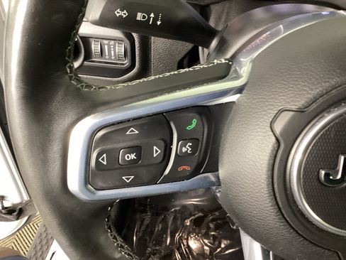 Used 2020 Jeep Gladiator Overland w/ LED Lighting Group AWD/4WD image 17