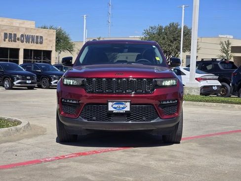 Used 2023 Jeep Grand Cherokee Limited w/ Luxury Tech Group II AWD/4WD image 2