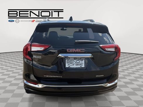 Used 2024 GMC Terrain Denali w/ Denali Premium Package AWD/4WD image 4