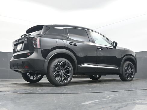 New 2025 Nissan Kicks SR image 28