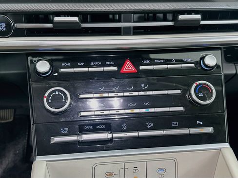 Used 2024 Hyundai Santa Fe SE FWD image 23