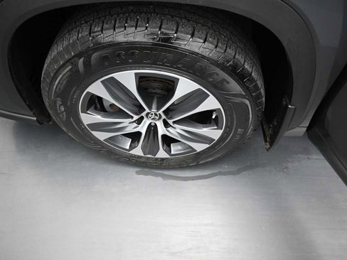 Used 2024 Toyota Highlander XLE image 15