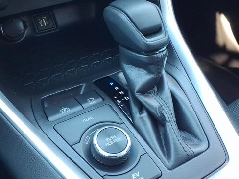 Certified 2025 Toyota RAV4 LE image 23